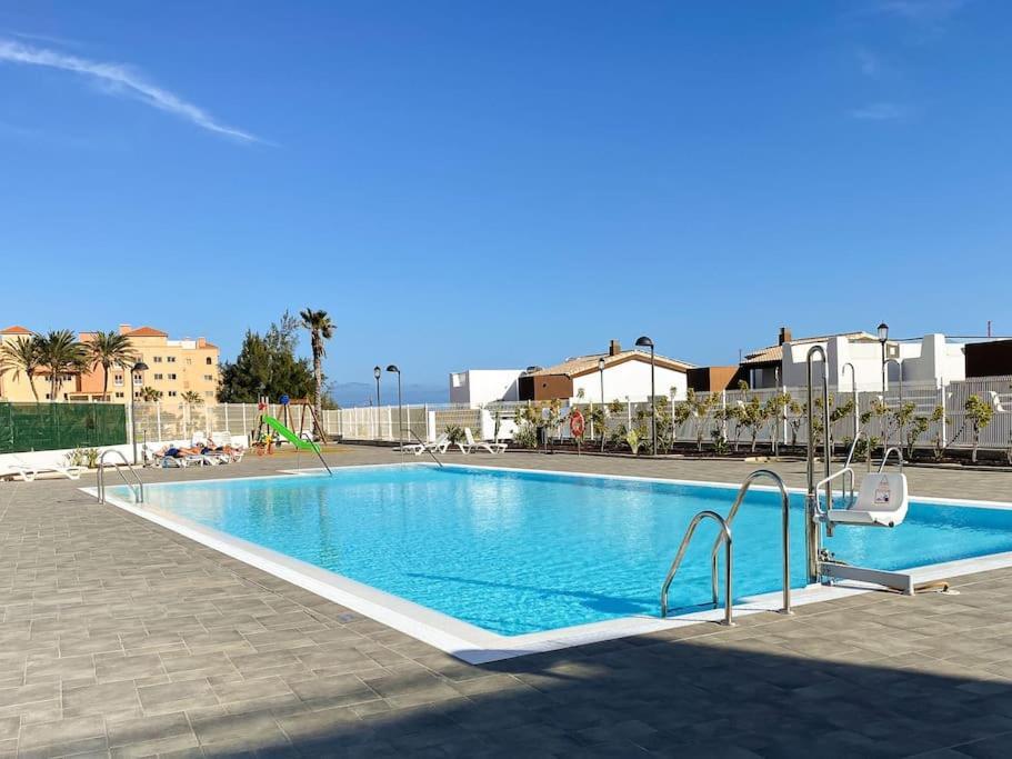 Sunny Luxury Apartment With Two Great Sunny - Level Terraces, Two Swimming Pools, In A New Complex Pueblo Majorero, Close To Fuerteventura Golf Club, Next To The Beach , Atlantico Shopping Mall And Casino In Caleta De Fuste Bagian luar foto