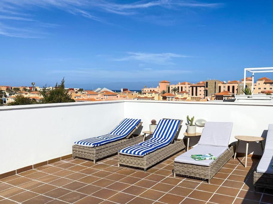 Sunny Luxury Apartment With Two Great Sunny - Level Terraces, Two Swimming Pools, In A New Complex Pueblo Majorero, Close To Fuerteventura Golf Club, Next To The Beach , Atlantico Shopping Mall And Casino In Caleta De Fuste Bagian luar foto