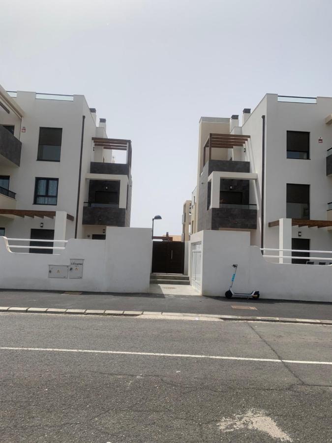 Sunny Luxury Apartment With Two Great Sunny - Level Terraces, Two Swimming Pools, In A New Complex Pueblo Majorero, Close To Fuerteventura Golf Club, Next To The Beach , Atlantico Shopping Mall And Casino In Caleta De Fuste Bagian luar foto