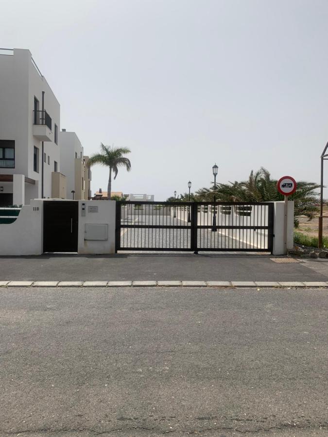 Sunny Luxury Apartment With Two Great Sunny - Level Terraces, Two Swimming Pools, In A New Complex Pueblo Majorero, Close To Fuerteventura Golf Club, Next To The Beach , Atlantico Shopping Mall And Casino In Caleta De Fuste Bagian luar foto