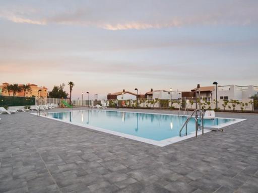 Sunny Luxury Apartment With Two Great Sunny - Level Terraces, Two Swimming Pools, In A New Complex Pueblo Majorero, Close To Fuerteventura Golf Club, Next To The Beach , Atlantico Shopping Mall And Casino In Caleta De Fuste Bagian luar foto